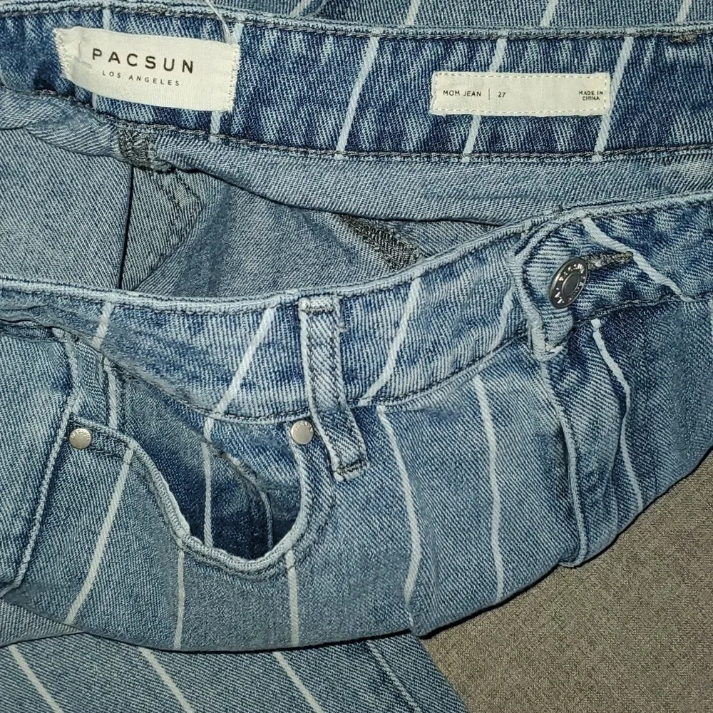 pacsun jeans women’s size 27 blue white Mom jean vertical stripes